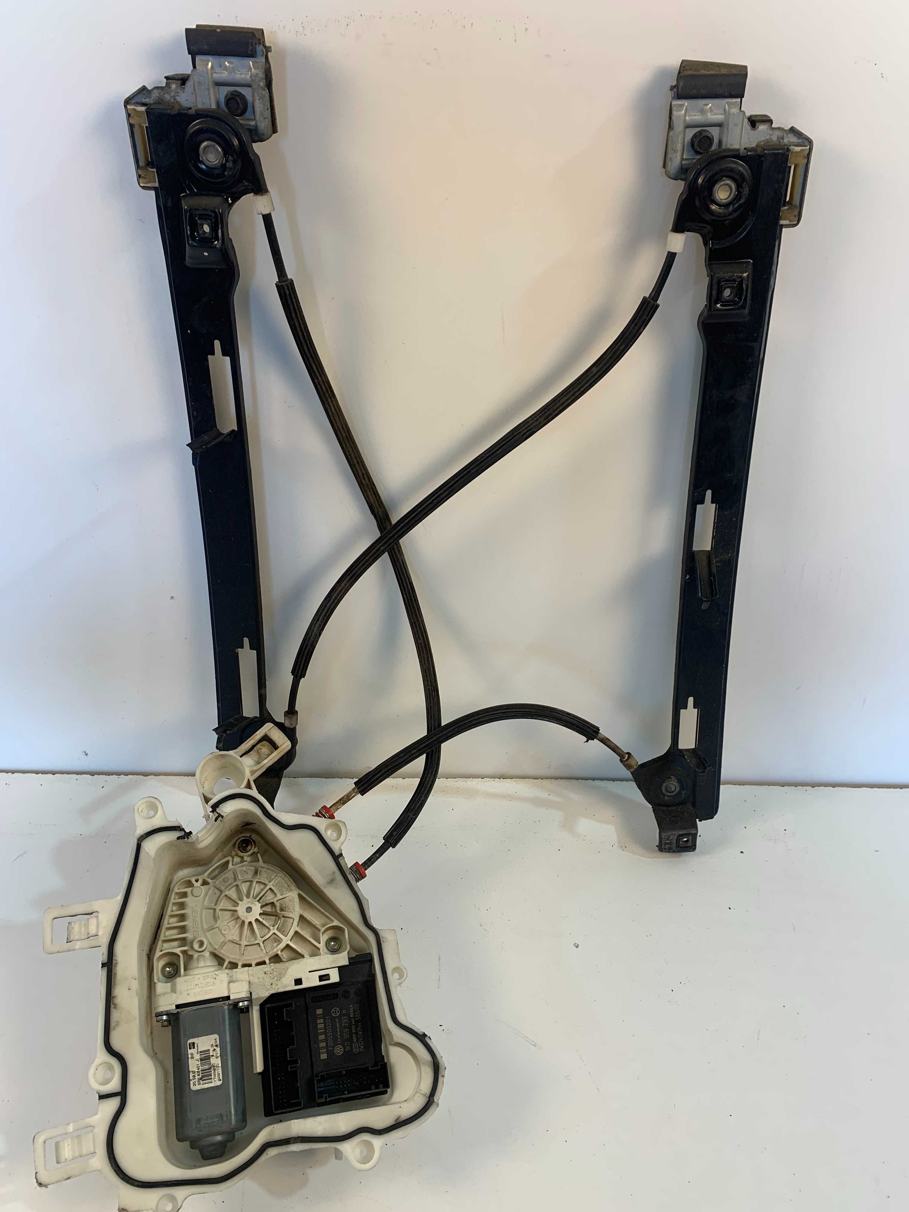 Преден ляв стъклоповдигач моторче модул Seat Altea (04-09)г. 1K0959793
