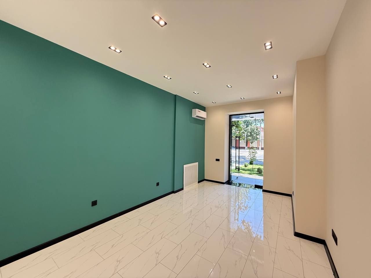 Готовый офис с арендатором. Новомосковская. Площадь: 164м²