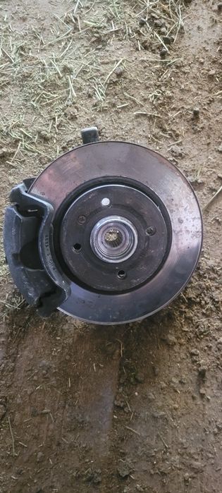 Продается комплект тормозных дисков и супортов на гольф пассат