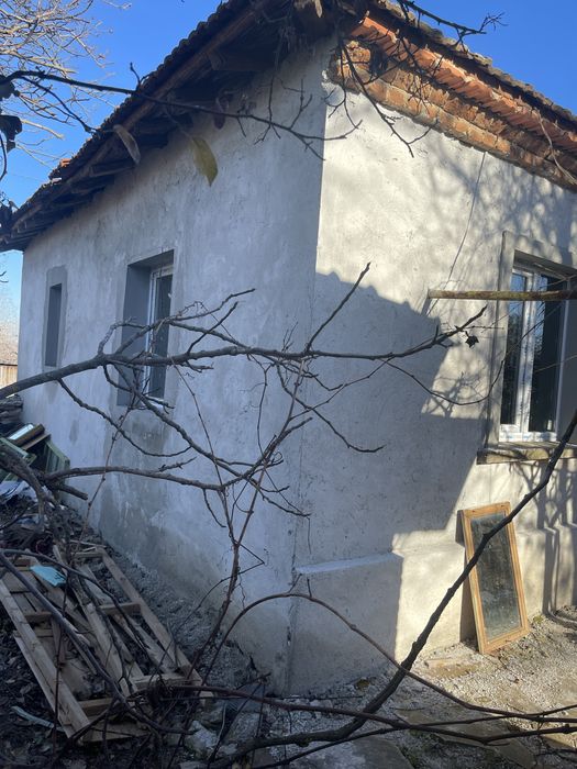 Къща със 1750кв двор 15км от Гр Карнобат