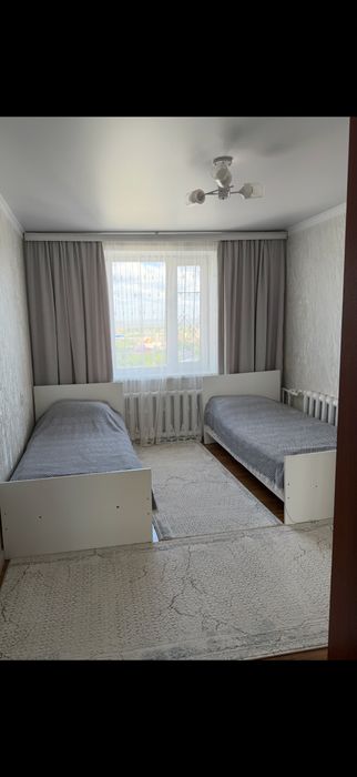 Продам две кровати односпальные с матрасами.  90/180
