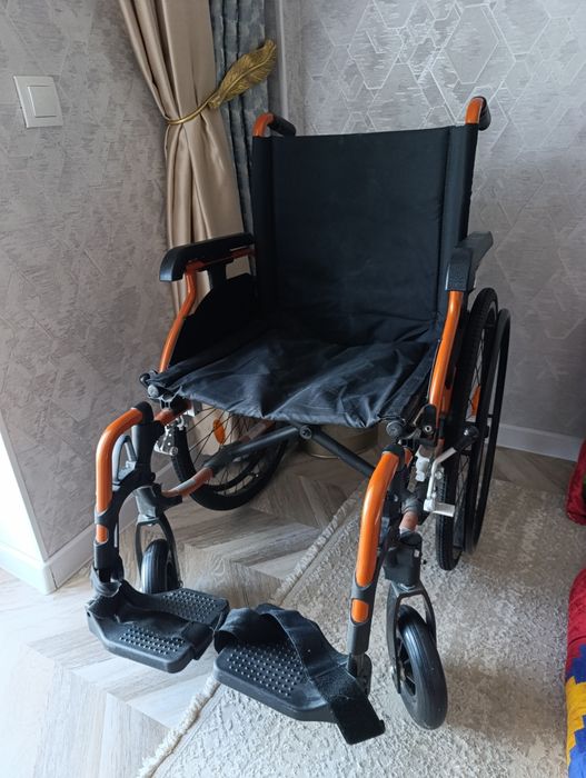 Продам инвалидную коляску