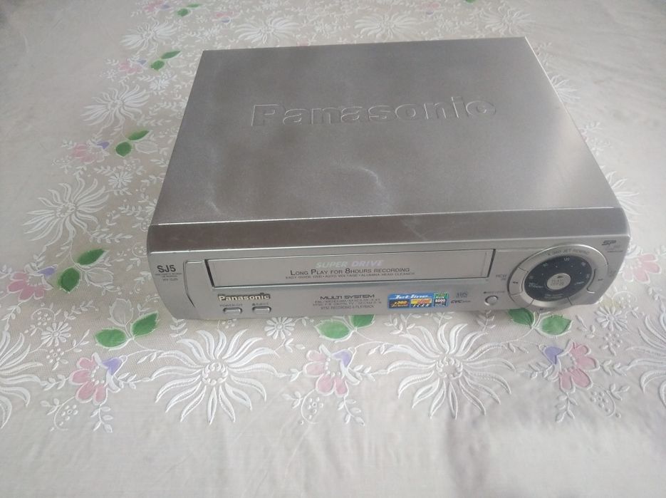 Видеомагнитафон сотилади