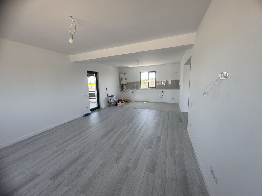 O casa spatioasa, cu gradina generoasa si terasa deschisa - Ciorogarla