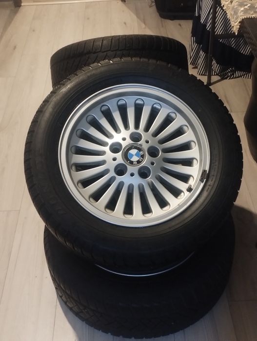 De vânzare genți cu cauciucuri