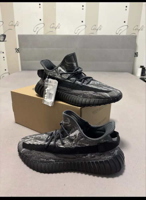 yeezy 350 v2 Dark Salt