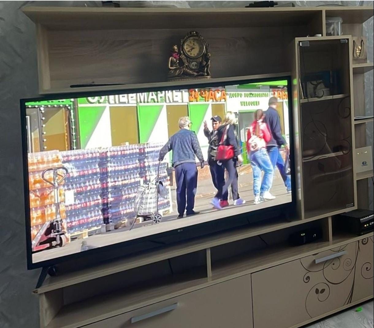 Продам стенку в зал