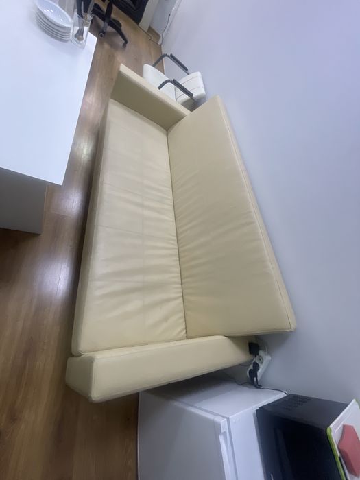 продам диван кожанный