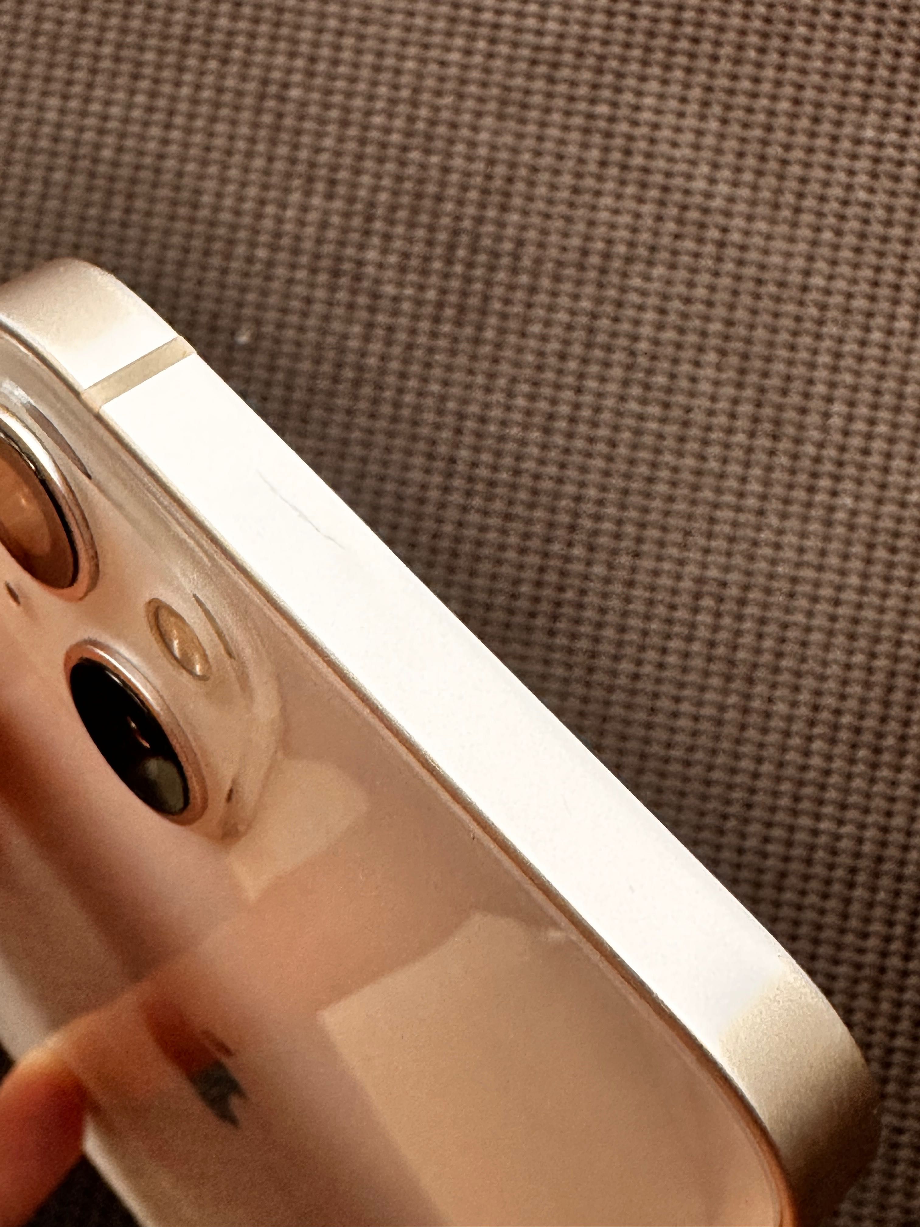 Iphone 13 розов цвят