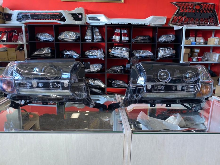 Фара б/у оригинал/OrginalToyota Land Cruiser 200