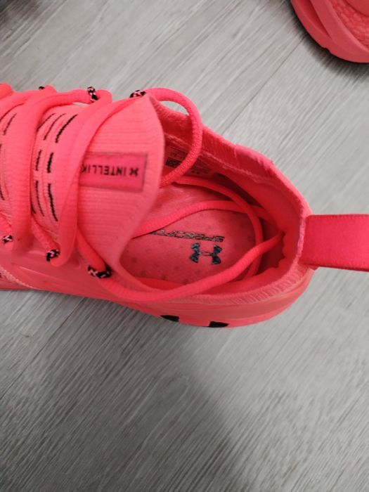 Уникални маратонки Under armour