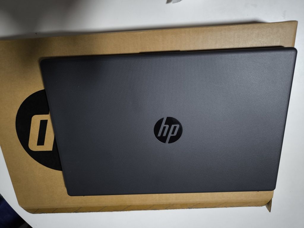 Laptop HP 250 G10
