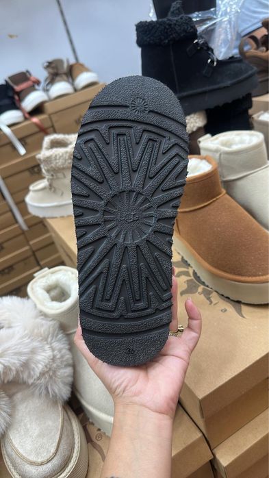 Ghetute UGG 40 si 41