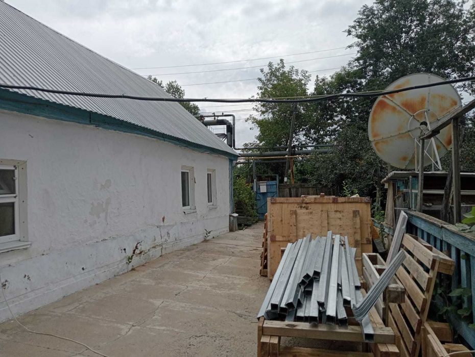 В р-не Ледового дворца (8школа)  продается дом с землей 9,5 соток