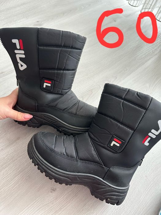 Продава се детски дрехи и обувки