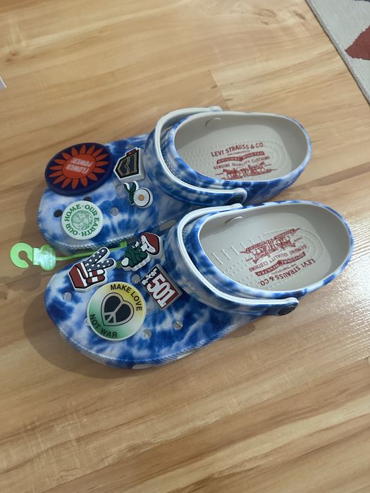 Saboti Crocs licenta Levi’s