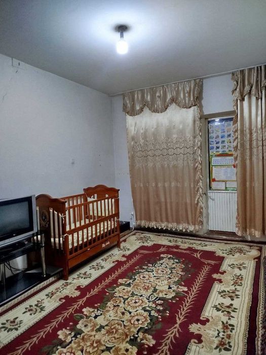 Uchtepa tumani, 25-kvartalda, Olam klinikasi orqasida, 1/1/4 sotiladi.