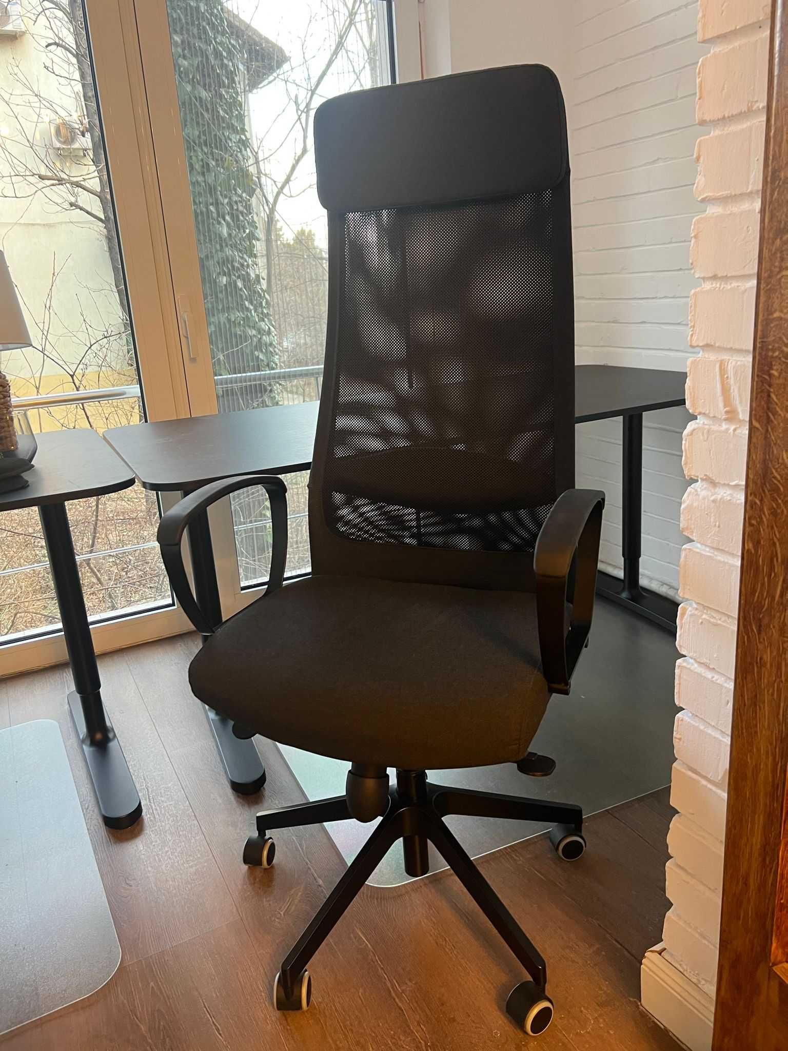 Birou modern cu scaun de birou