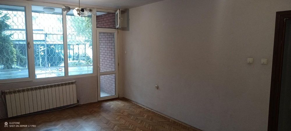 Необзаведен Тристаен, под наем, Център