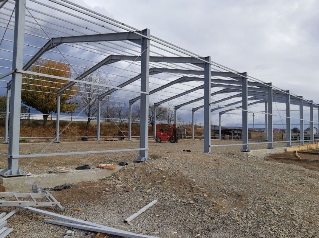 Vand hala metalică 12x30h4'5 și 15x30m prof 200