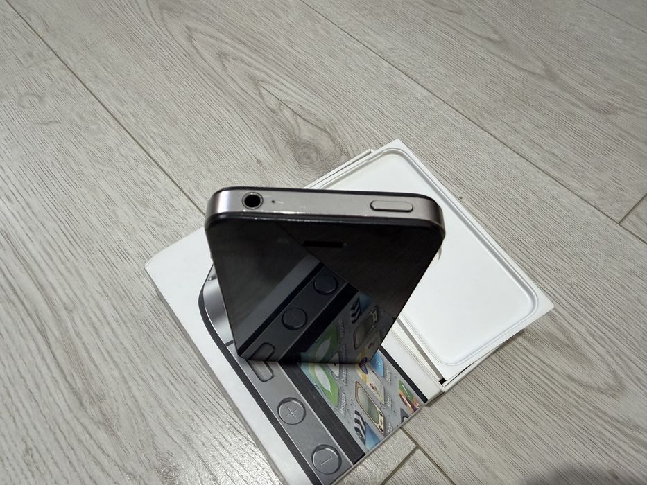 iPhone 4S 16GB + cutie