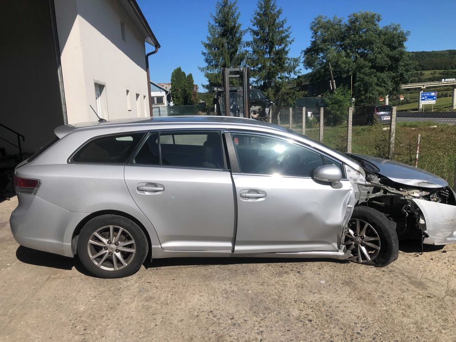 Toyota Avensis T27 Combi 1.8 Benzina 2011 Automat cod motor: 2ZR