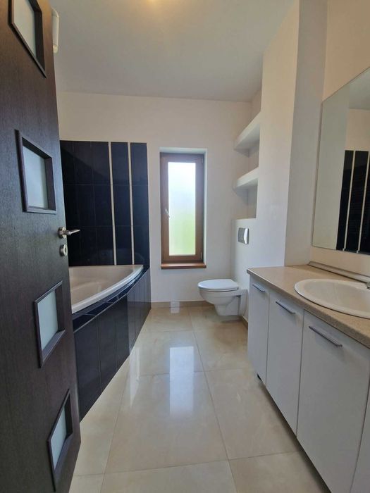 VIla 4 camere de inchiriat, incalzire in pardoseala, curte 800 m²