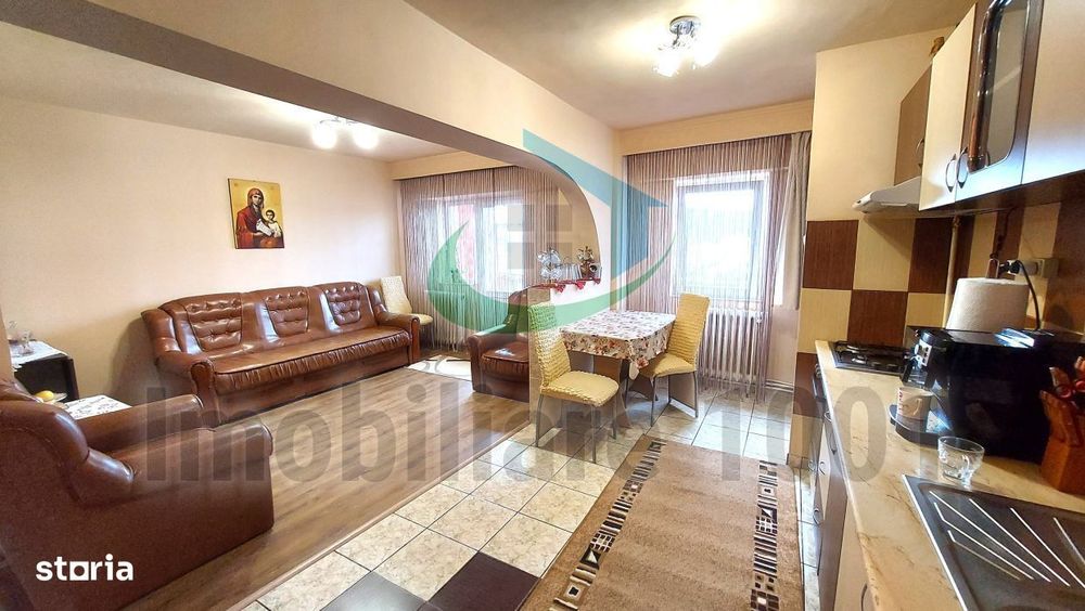 Apartament 3 camere, V. Alecsandri, etaj superior, zona Shopping Park