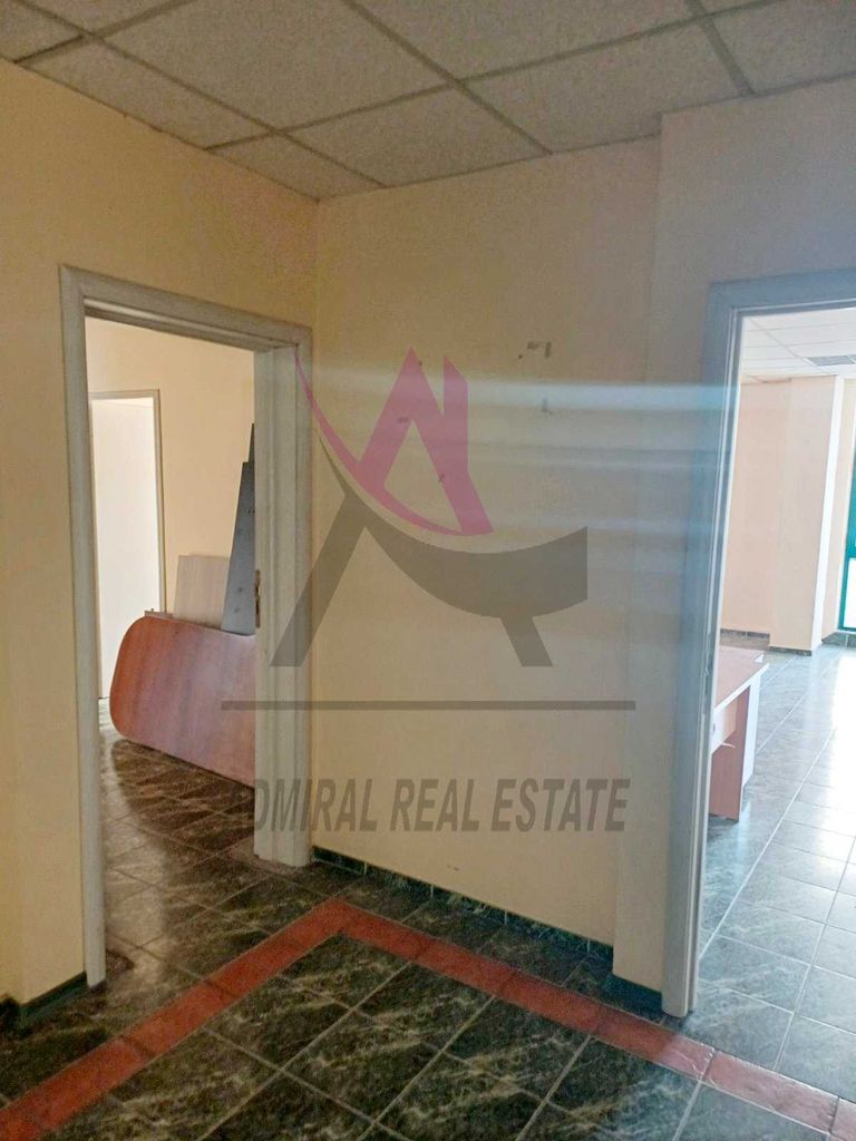 Дава се под наем Офис в Варна, Червен площад - 60 кв.м за 950 € - Снимка #2
