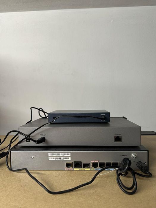 Switch 8 port tp-link plus huawei ar160 plus cititor coduri bare orbit