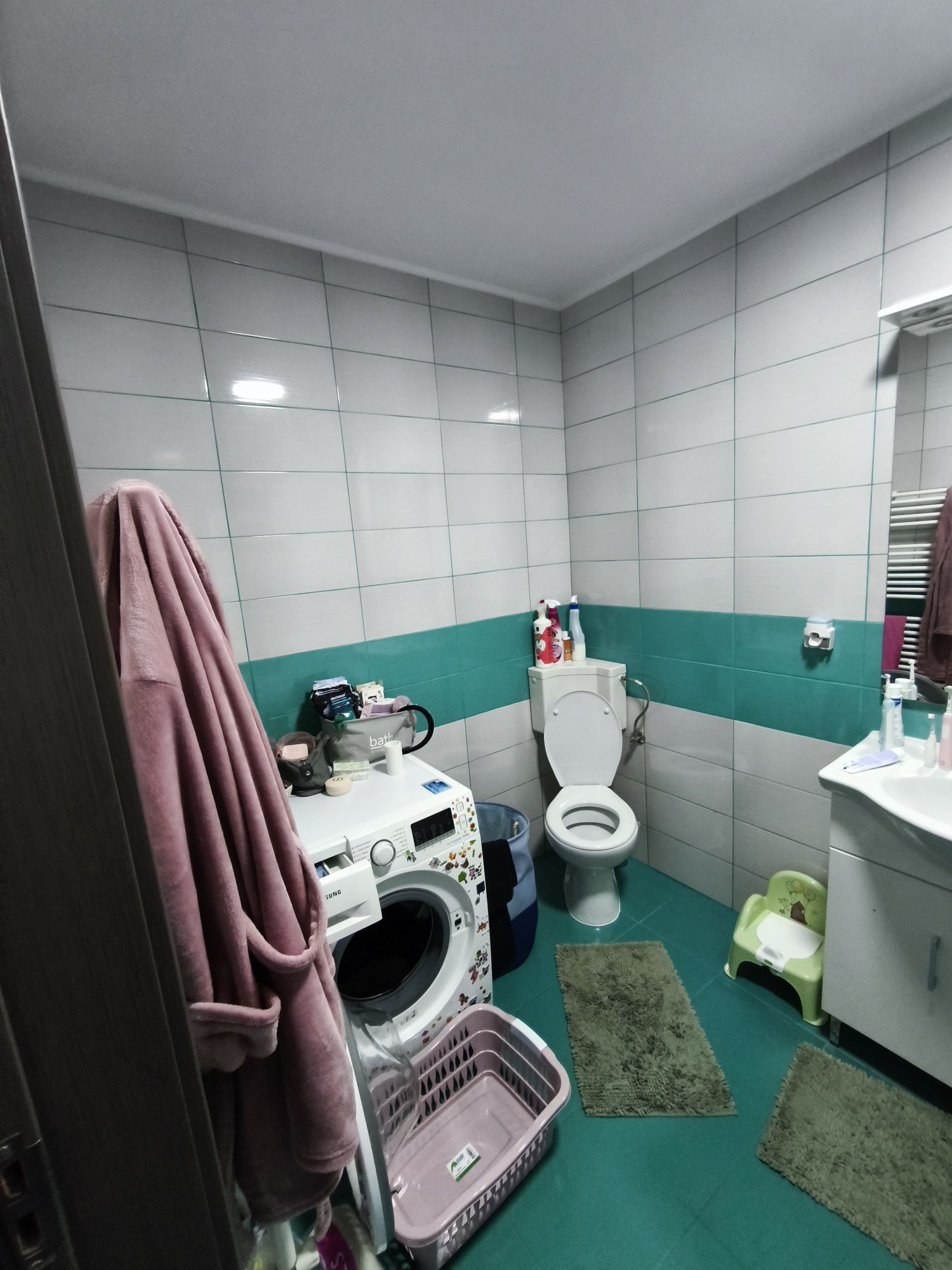 Vând apartament 3 camere, 84mp, cf1-decomandat, zona Trivale-campului