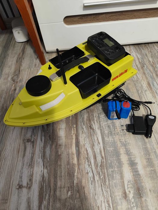 Лодка за захранка D 19