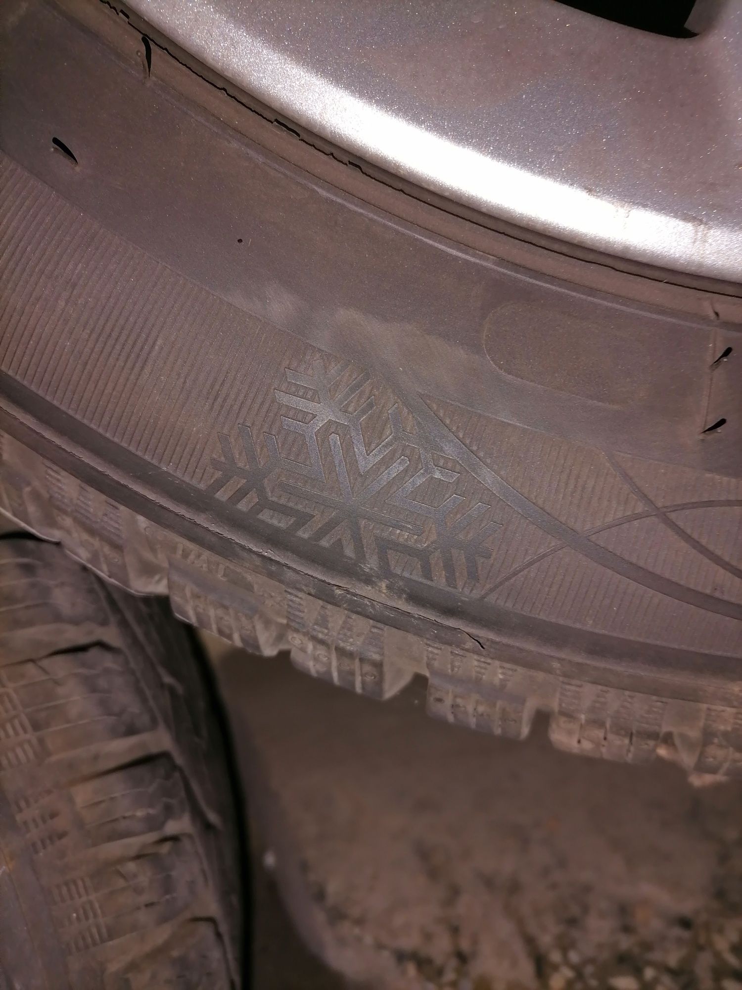 Зимни гуми с алуминиеви джанти