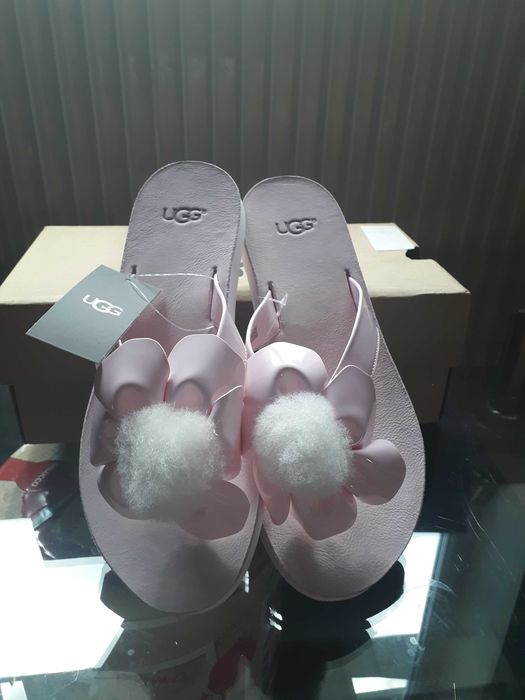Slapi UGG noi,originali in cutie