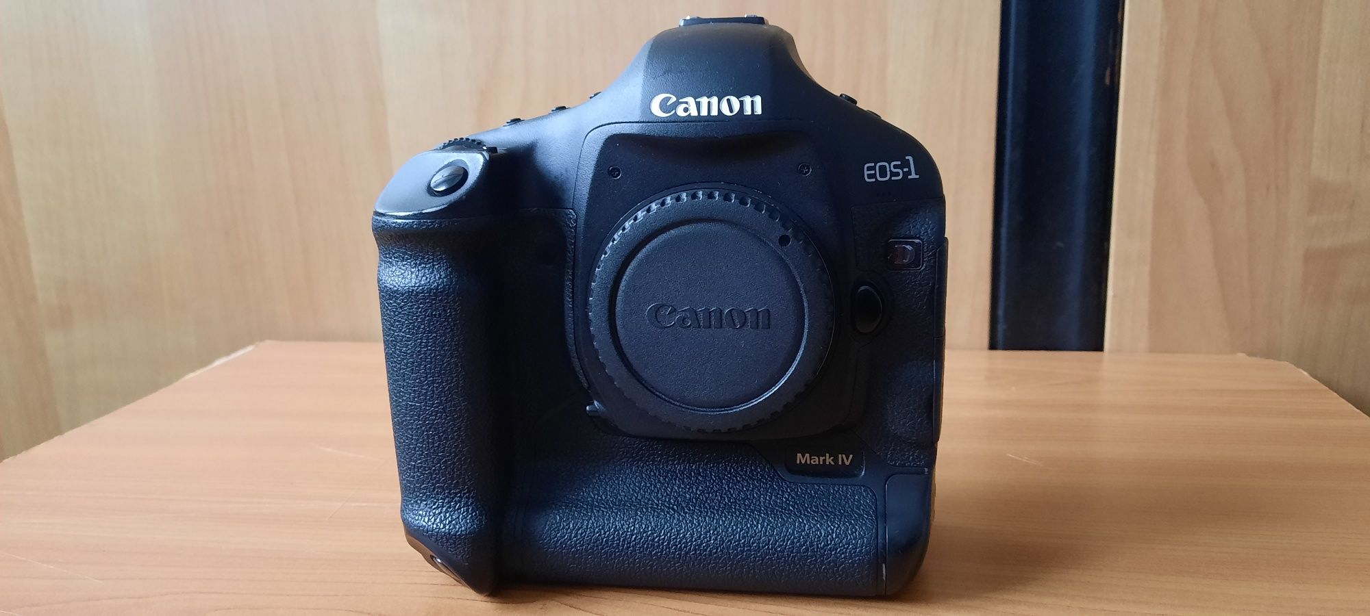 Vand aparat foto Canon EOS 1D Mark 4 (( nu este DX )