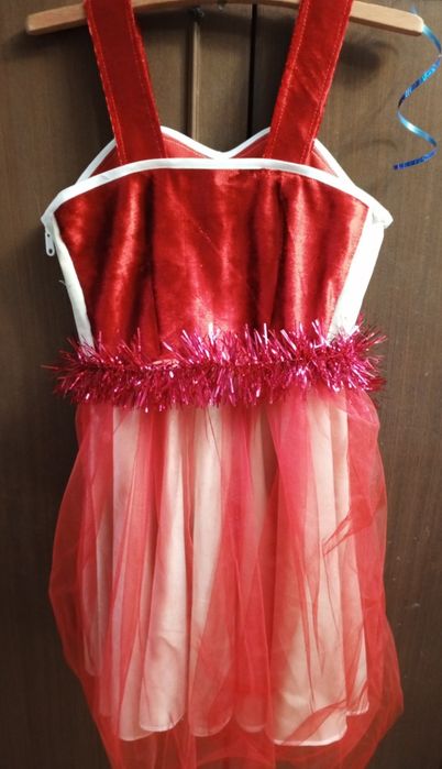 Платье Санты на 9-12 лет, колпак в подарок