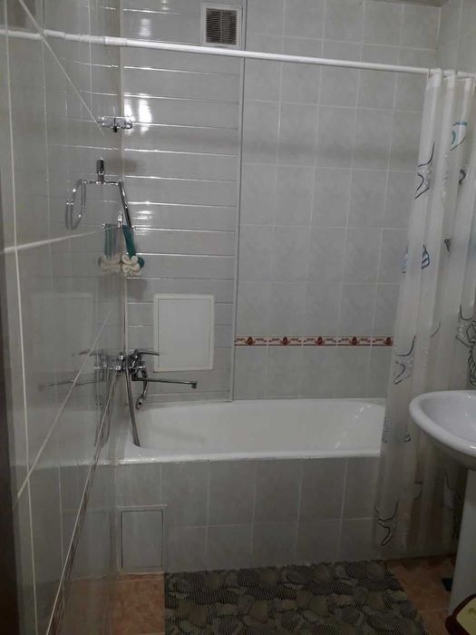 Срочно продаётся 2-комнатная квартира в 8-М Чирчике!