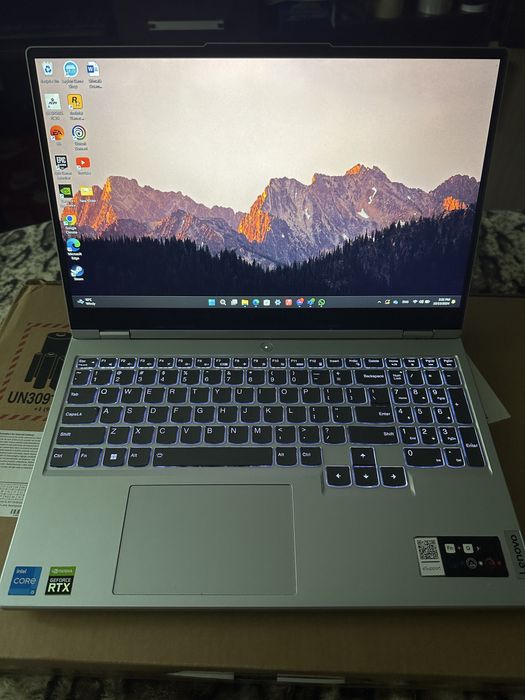 Laptop gaming Lenovo Legion 5 15IAH7 in garantie