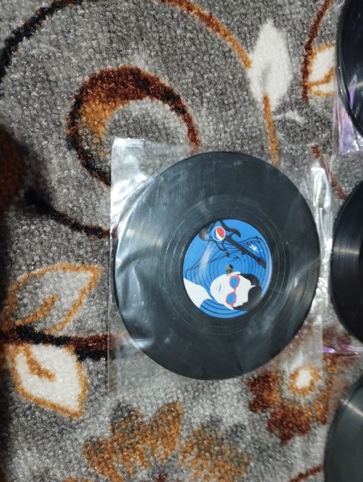 Discuri noi cu muzica