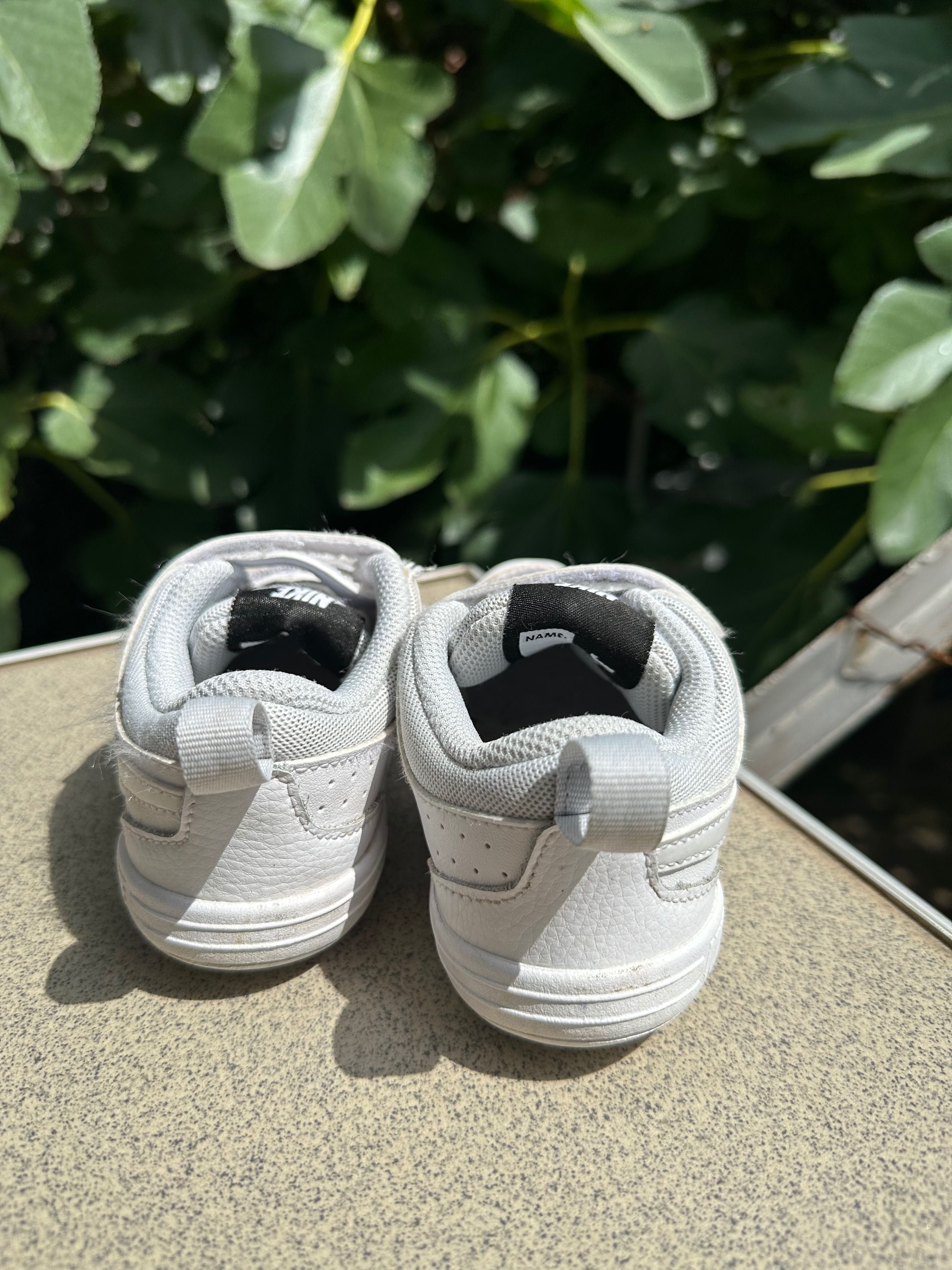 Детски бели обувки Nike 26