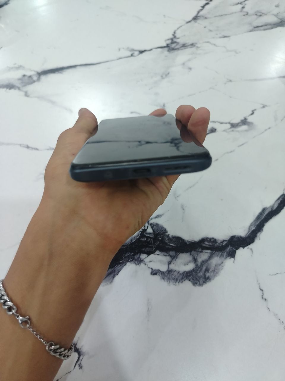Redmi not11 sotiladi holati yahsh