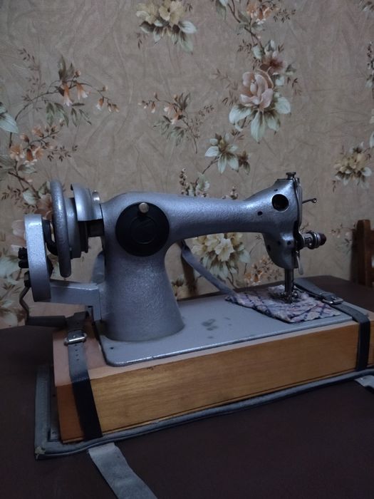 Швейная машина...