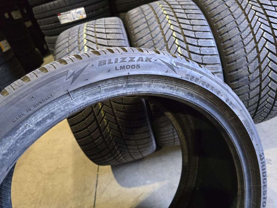 255/35/19 BRIDGESTONE 4бр