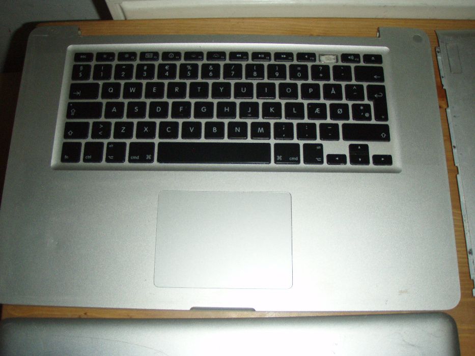 Dezmembrez Macbook Pro 15, Late 2008 proc Core 2 Duo 2.4Ghz P8600