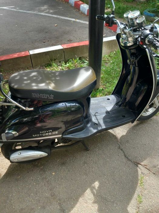 Scuter nova motors retro motor 49 an 2010 km 3900 cu portbagaj inclus