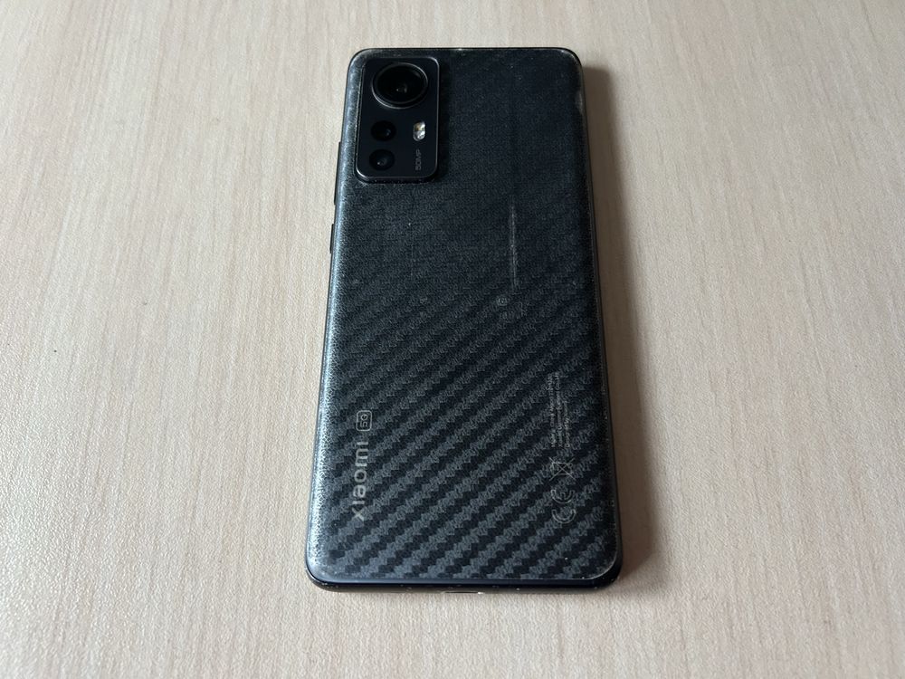 Продавам Xiaomi 12 256/8+4GB