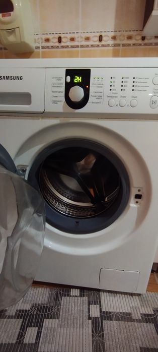 стиральная машинка Samsung работает