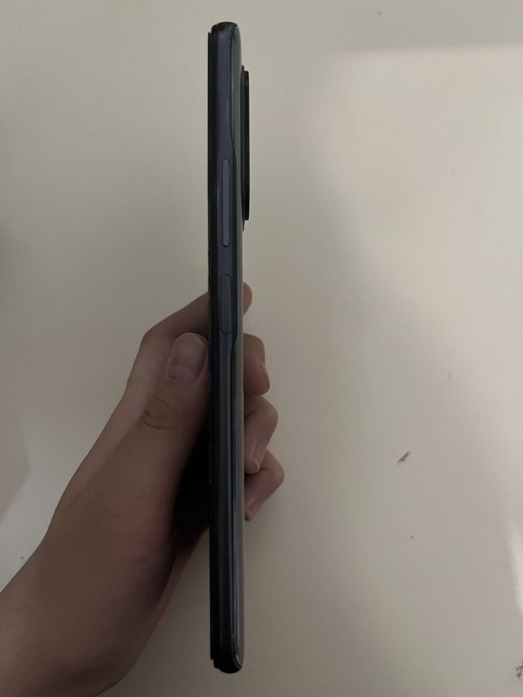 Poco f3 256/8гб отличное состоянии все оригинал подарок 2 чехла