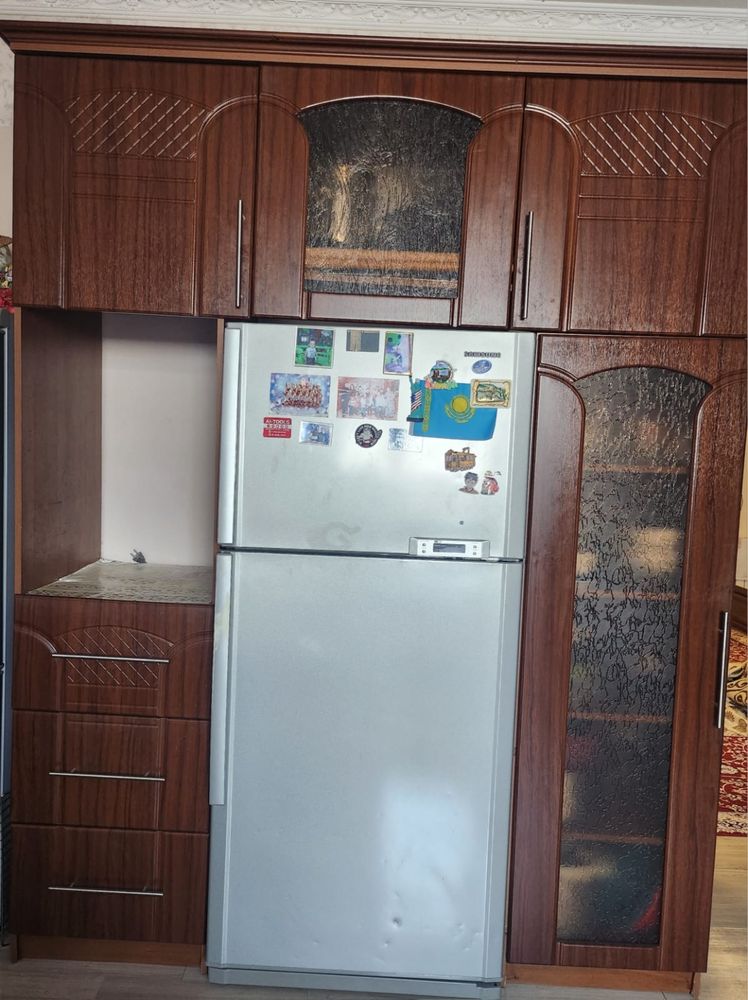 Кухонный гарнитур с отдельным шкафом