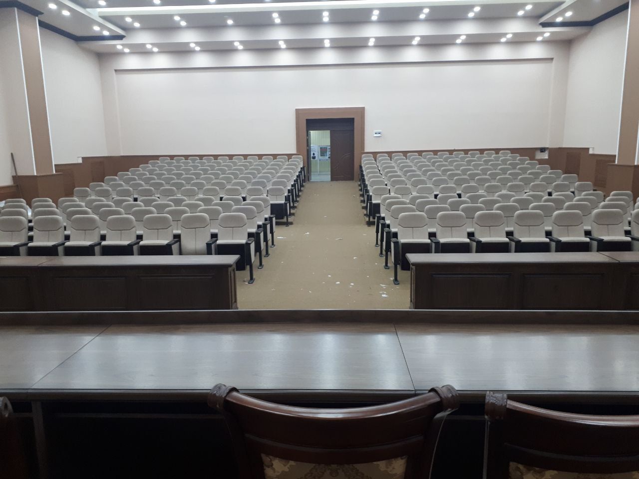 Театральный кресло для активного зала